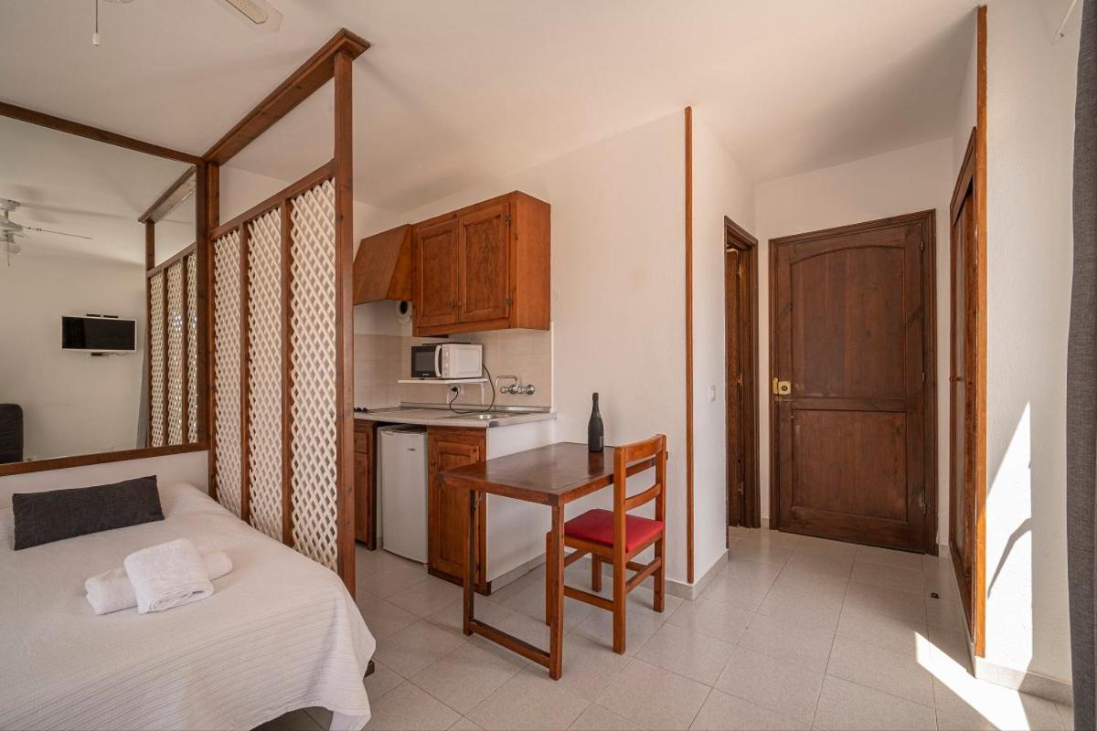 Estel Blanc Apartments - Adults Only Cala'N Blanes  Kültér fotó